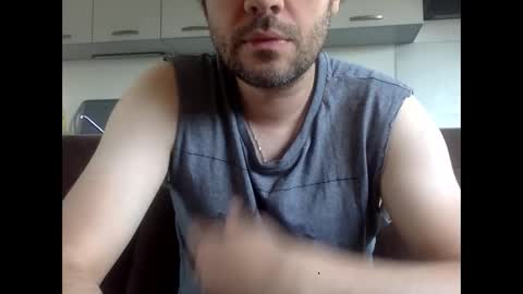 Snapshot of frenchy_from_paris chatting on 05-02-26, 09:03 frenchy_from_paris online show from 05-02-26, 09:03