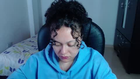 Louise  online show from 01-06-25, 04:04