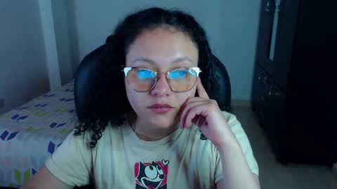 Louise  online show from 01-23-25, 06:39