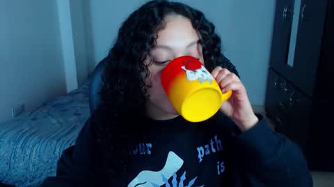 Louise  online show from 10-06-25, 03:04