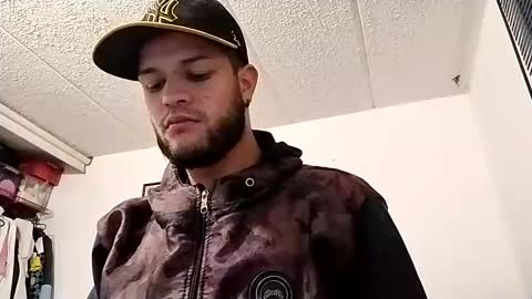 Snapshot of frey_dominik18 chatting on 12-25-24, 03:29 Dominik online show from 12-25-24, 03:29