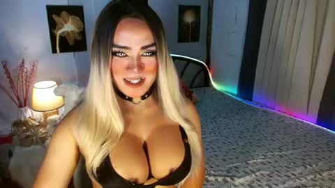 Snapshot of freya_lovestocum chatting on 06-11-26, 01:38 Miss Frea online show from 06-11-26, 01:38