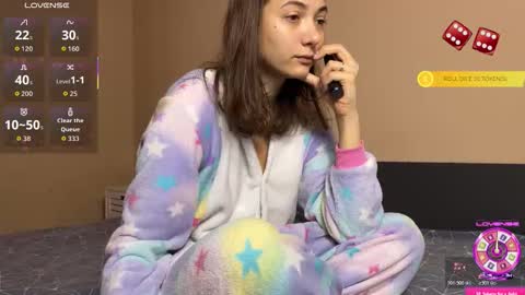 FreyaOliver online show from 10-19-25, 09:43