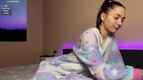 FreyaOliver online show from 12-18-25, 09:32