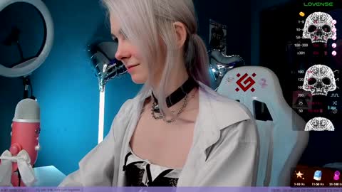 Snapshot of frida_fortune chatting on 01-28-25, 02:21 Frida A boost to fortune for the one who gives a thumbs up and a bonus lucky for those who support me by joining the fanclub online show from 01-28-25, 02:21