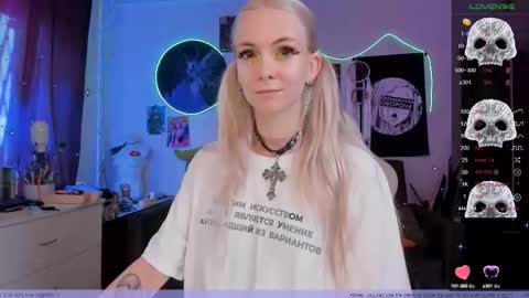 Snapshot of frida_fortune chatting on 09-26-25, 11:58 Frida A boost to fortune for the one who gives a thumbs up and a bonus lucky for those who support me by joining the fanclub online show from 09-26-25, 11:58