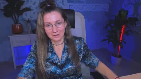 Snapshot of fridatander chatting on 12-20-24, 03:21 Frida Tander online show from 12-20-24, 03:21