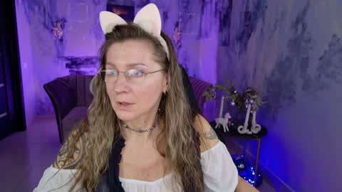 Snapshot of fridatander chatting on 12-28-24, 04:52 Frida Tander online show from 12-28-24, 04:52