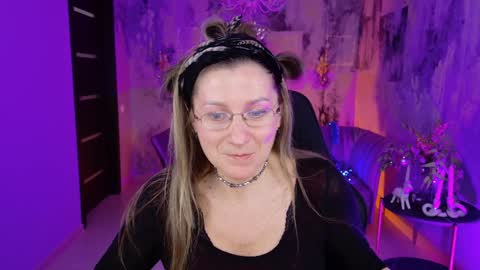 Snapshot of fridatander chatting on 01-01-25, 03:14 Frida Tander online show from 01-01-25, 03:14