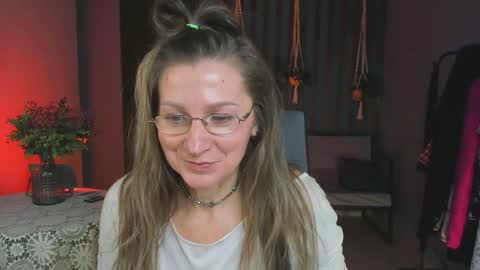 Snapshot of fridatander chatting on 01-08-25, 09:10 Frida Tander online show from 01-08-25, 09:10