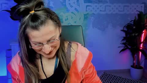 Snapshot of fridatander chatting on 01-26-25, 12:11 Frida Tander online show from 01-26-25, 12:11