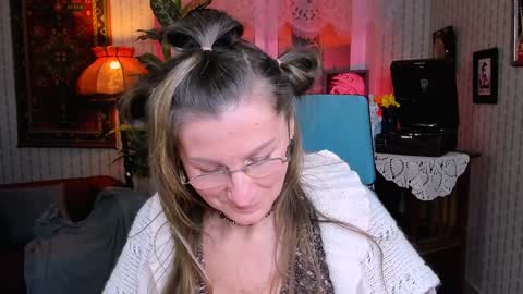 Snapshot of fridatander chatting on 01-31-25, 03:33 Frida Tander online show from 01-31-25, 03:33