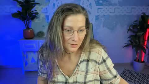 Snapshot of fridatander chatting on 02-15-25, 09:05 Frida Tander online show from 02-15-25, 09:05