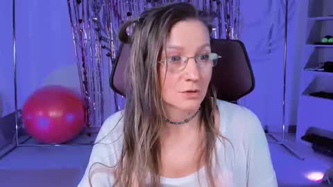 Snapshot of fridatander chatting on 02-17-25, 06:15 Frida Tander online show from 02-17-25, 06:15