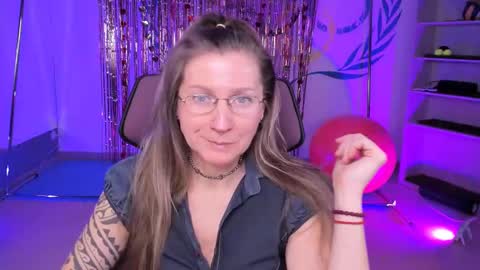 Snapshot of fridatander chatting on 02-20-25, 09:11 Frida Tander online show from 02-20-25, 09:11