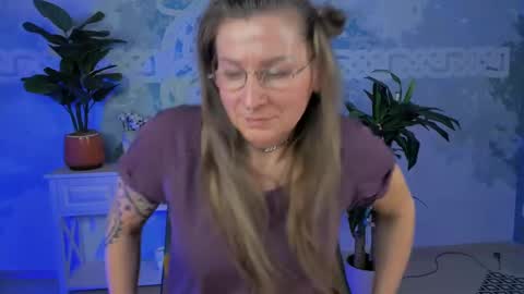 Snapshot of fridatander chatting on 02-21-25, 01:11 Frida Tander online show from 02-21-25, 01:11