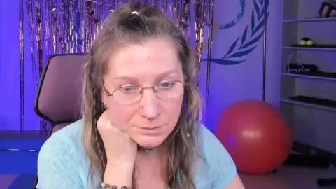 Snapshot of fridatander chatting on 02-24-25, 03:20 Frida Tander online show from 02-24-25, 03:20