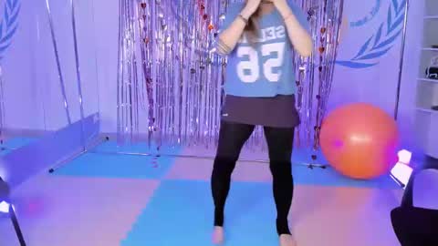 Snapshot of fridatander chatting on 03-01-25, 12:23 Frida Tander online show from 03-01-25, 12:23