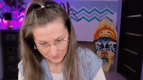 Snapshot of fridatander chatting on 03-03-25, 09:11 Frida Tander online show from 03-03-25, 09:11