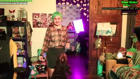 Snapshot of frogessjay chatting on 05-19-26, 07:31 Jaywise Frogfoot online show from 05-19-26, 07:31