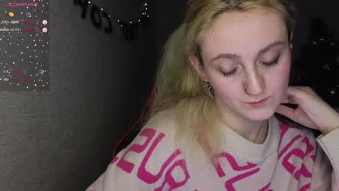 Snapshot of frosty_blueberries4 chatting on 01-12-25, 10:43 ANA online show from 01-12-25, 10:43