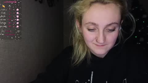 Snapshot of frosty_blueberries4 chatting on 01-18-25, 02:03 ANA online show from 01-18-25, 02:03