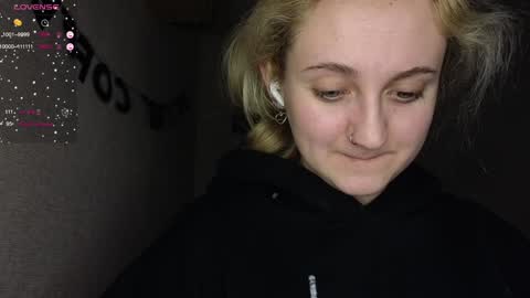 Snapshot of frosty_blueberries4 chatting on 02-04-25, 11:27 ANA online show from 02-04-25, 11:27