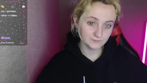 Snapshot of frosty_blueberries4 chatting on 02-25-25, 10:47 ANA online show from 02-25-25, 10:47