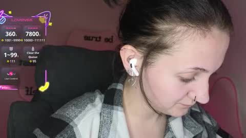 Snapshot of frosty_blueberries4 chatting on 09-30-25, 10:04 ANA online show from 09-30-25, 10:04