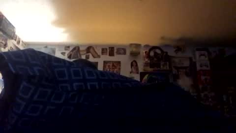 Snapshot of frozen232 chatting on 06-15-26, 04:09 Fabian online show from 06-15-26, 04:09