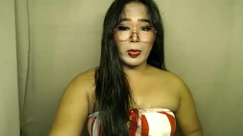 Snapshot of fuckinghotdoll chatting on 12-04-25, 10:02 kim online show from 12-04-25, 10:02