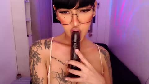 Snapshot of fuckingprincessanna chatting on 06-19-26, 01:15 Princess Anna online show from 06-19-26, 01:15