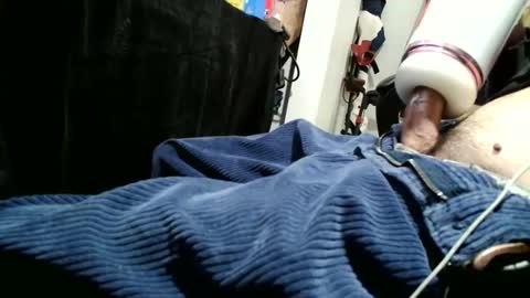 fuckmeallday1975 online show from 04-28-26, 07:02