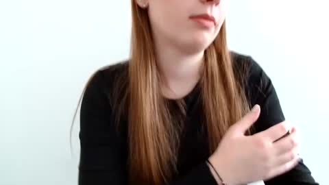 Emma online show from 03-12-26, 01:50