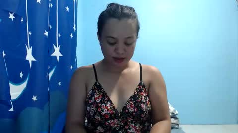 Snapshot of funluvnpinay4u chatting on 04-18-26, 12:31 MAE online show from 04-18-26, 12:31