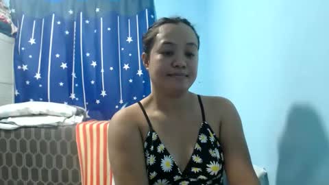 Snapshot of funluvnpinay4u chatting on 04-25-26, 12:08 MAE online show from 04-25-26, 12:08