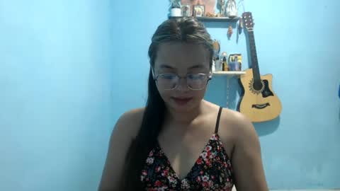 Snapshot of funluvnpinay4u chatting on 05-26-26, 02:07 MAE online show from 05-26-26, 02:07