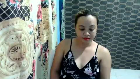 Snapshot of funluvnpinay4u chatting on 06-21-26, 04:26 MAE online show from 06-21-26, 04:26