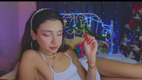 Snapshot of funny_whotsss chatting on 12-28-24, 01:39 Tiffany online show from 12-28-24, 01:39
