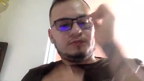 Snapshot of funnyboys18 chatting on 02-14-25, 06:51 Zanty online show from 02-14-25, 06:51