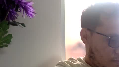 Snapshot of funnyboys18 chatting on 10-21-25, 07:03 Zanty online show from 10-21-25, 07:03