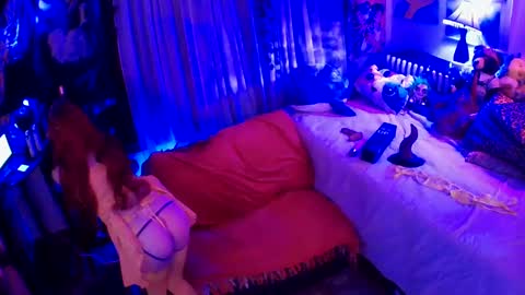 Snapshot of furby_chummies chatting on 01-09-25, 07:42 Valarie Iris Paige online show from 01-09-25, 07:42