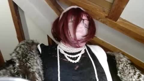 Snapshot of fursdany chatting on 11-21-25, 11:47 Dany online show from 11-21-25, 11:47