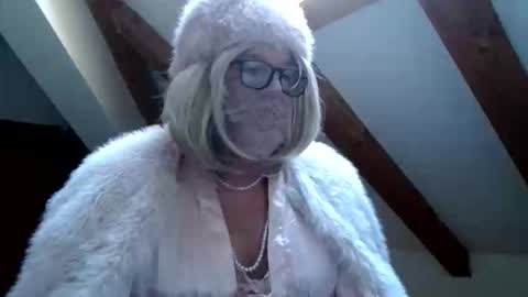 Snapshot of fursdany chatting on 06-06-26, 02:11 Dany online show from 06-06-26, 02:11