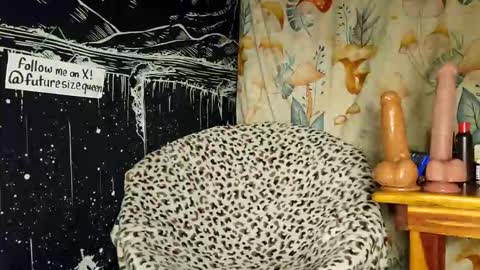 futuresizequeen online show from 12-23-25, 03:48