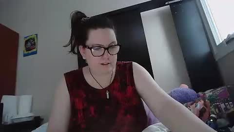 fuzzypeaches87 online show from 12-21-25, 08:16