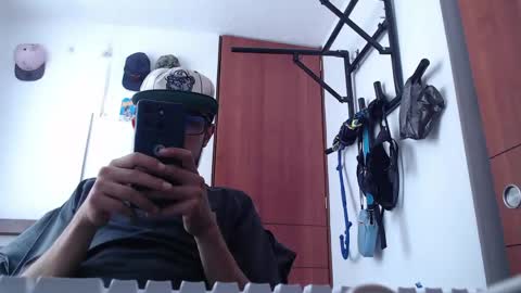 Snapshot of fvckhorneyguy chatting on 05-06-26, 06:46 andrew online show from 05-06-26, 06:46