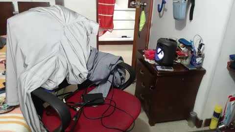 Snapshot of fvckhorneyguy chatting on 05-19-26, 12:05 andrew online show from 05-19-26, 12:05