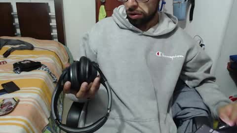 Snapshot of fvckhorneyguy chatting on 05-19-26, 01:56 andrew online show from 05-19-26, 01:56