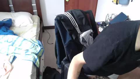 Snapshot of fvckhorneyguy chatting on 05-25-26, 02:23 andrew online show from 05-25-26, 02:23